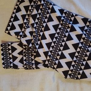 LulaRoe Leggings TC Black and Blue Design